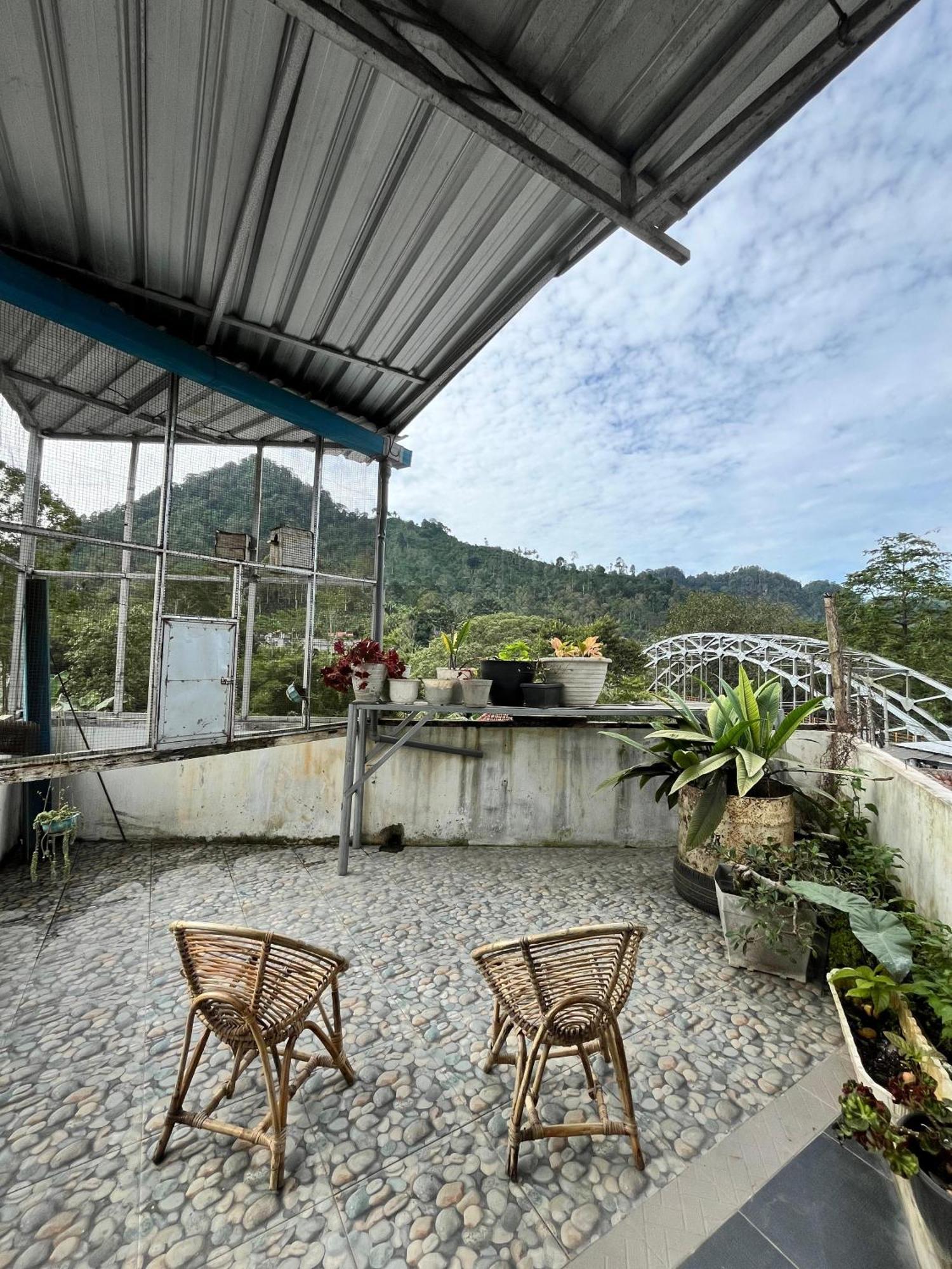 Java Hostel Tumpak Sewu Sidomukti Luaran gambar