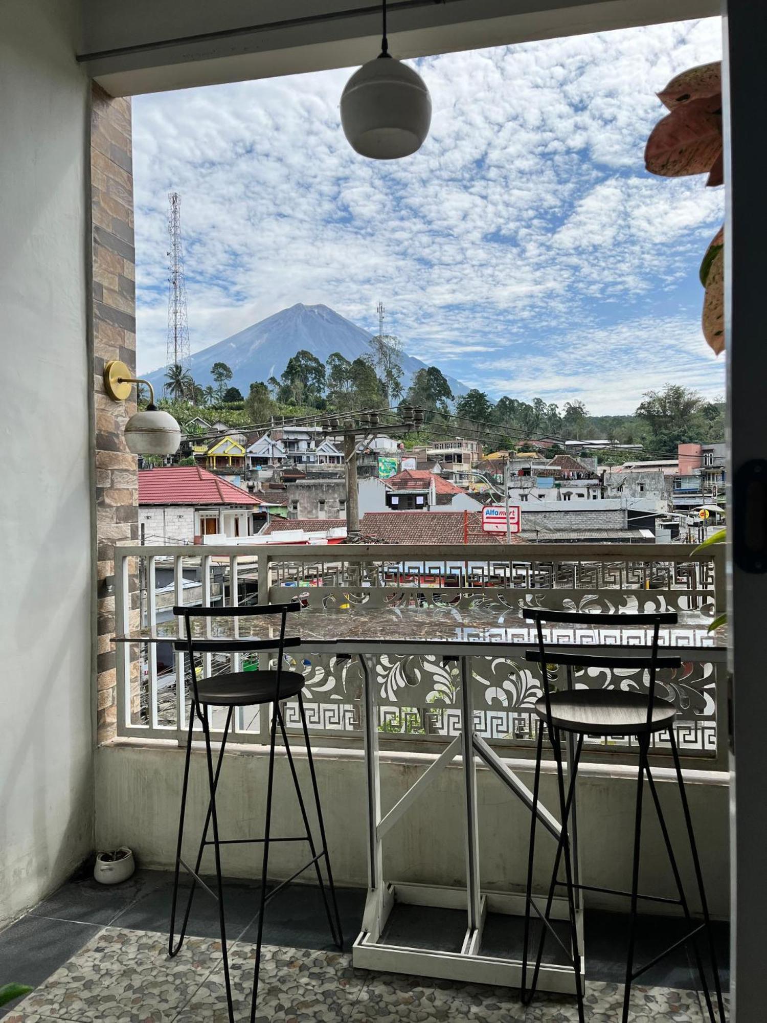 Java Hostel Tumpak Sewu Sidomukti Luaran gambar