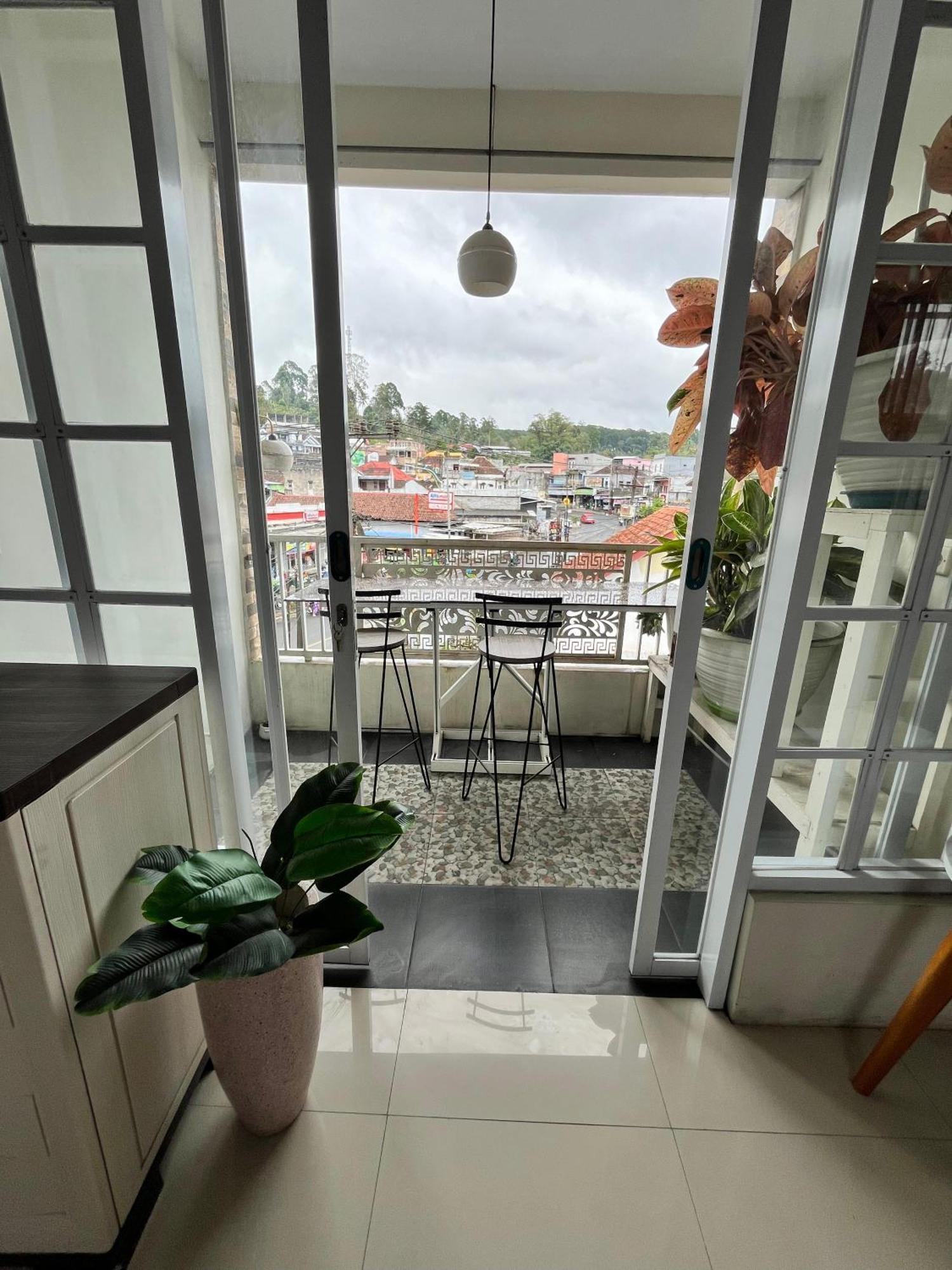 Java Hostel Tumpak Sewu Sidomukti Luaran gambar