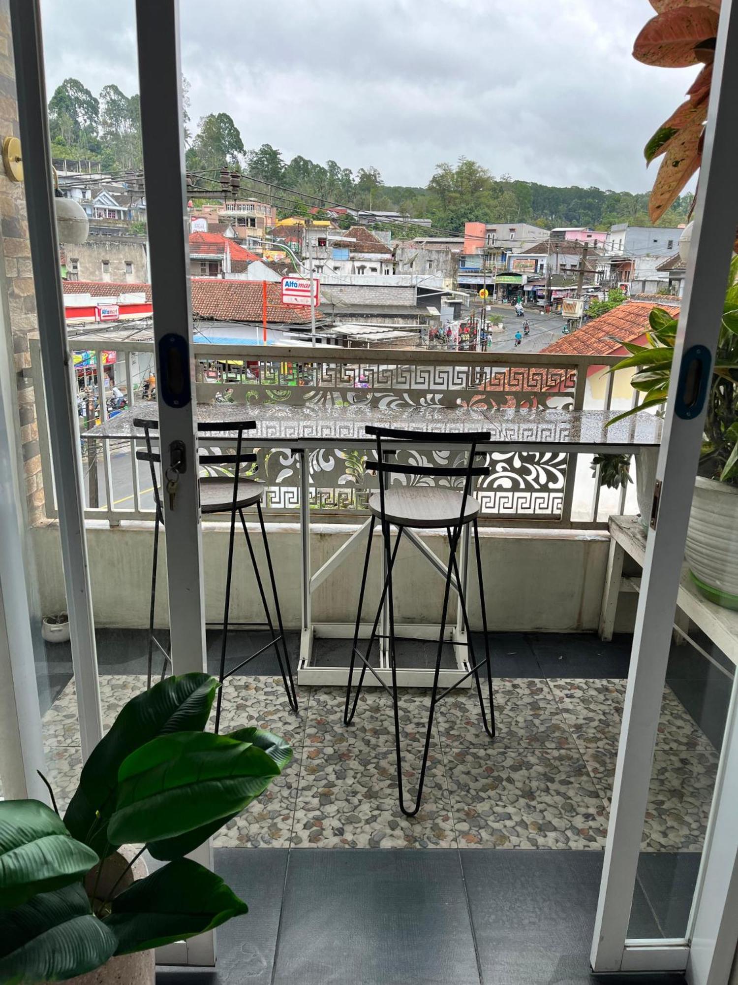 Java Hostel Tumpak Sewu Sidomukti Luaran gambar