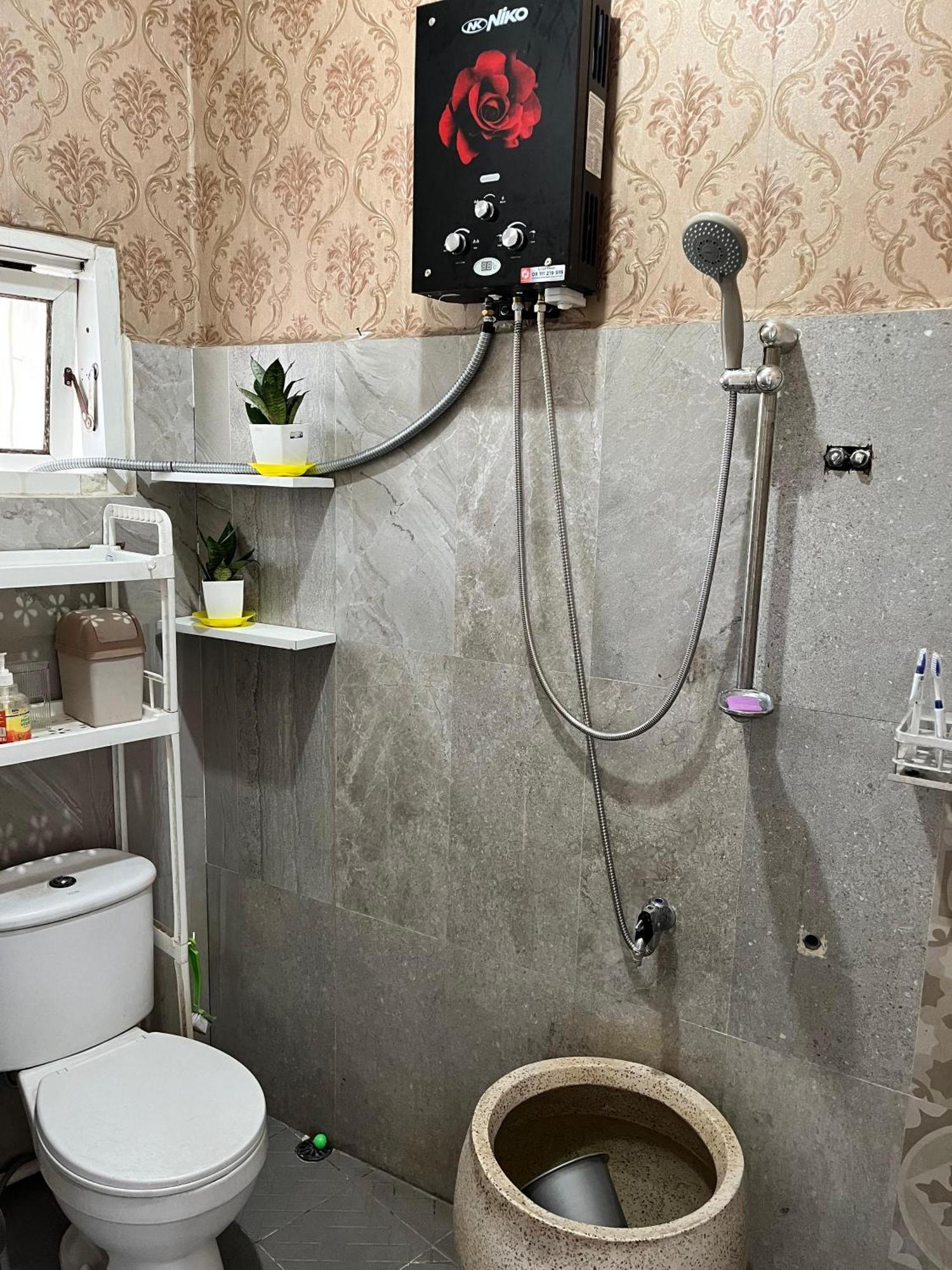 Java Hostel Tumpak Sewu Sidomukti Luaran gambar