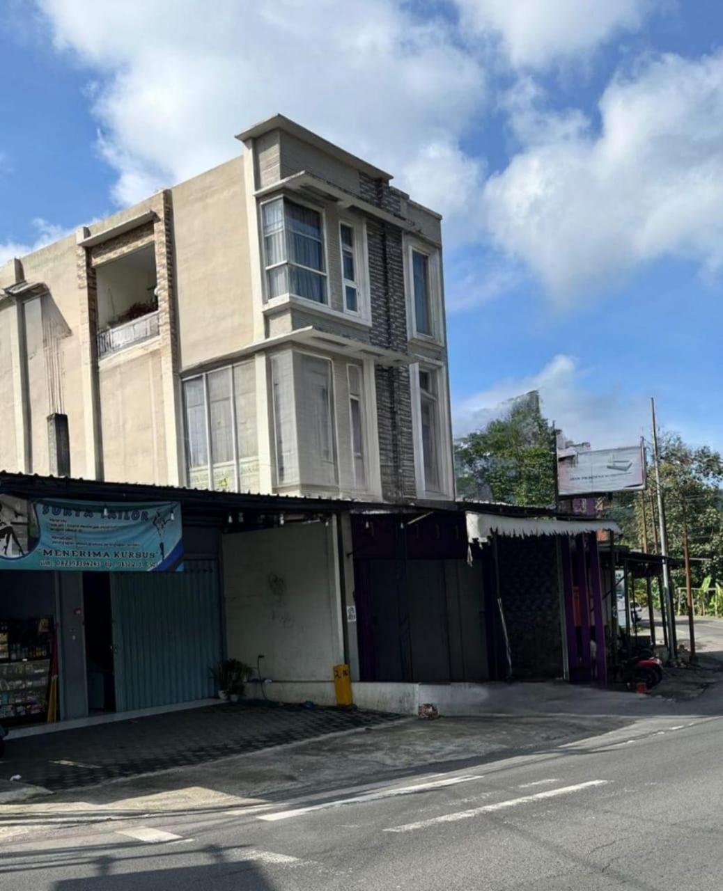 Java Hostel Tumpak Sewu Sidomukti Luaran gambar